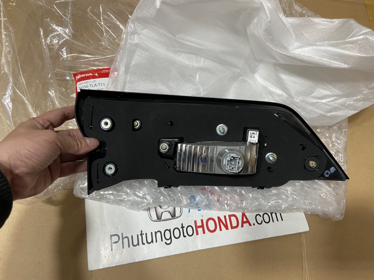 Đèn lái sau miếng trong xe Honda CRV 2021-2022